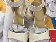 -爱革·奢品·鞋包·衣物·家居(金桥国际商业广场店)