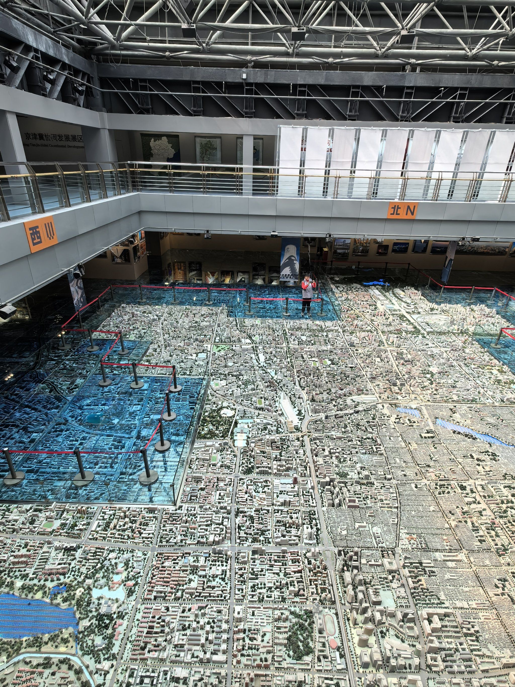 三层就震撼了,北京城区的大沙盘,老少皆宜,流连忘返