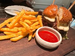 -LESCEDARS Brasserie Bistro香柏树