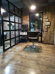 点击看大图 剪发镜台-青木造型HAIR·あおき髪を刈る潮人店