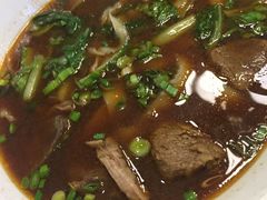 红烧牛肉刀削面-台北楚楚园馅饼粥(虹桥南丰城店)