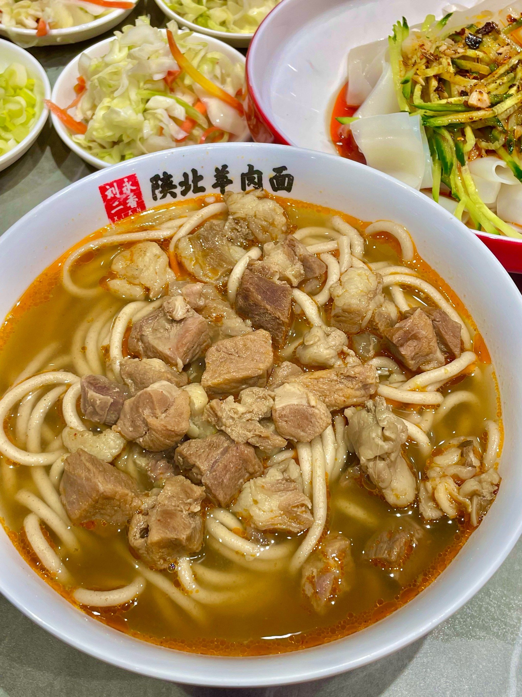 逛完大雁塔,来这里就对了
这里有‮棒超‬的陕北羊肉面