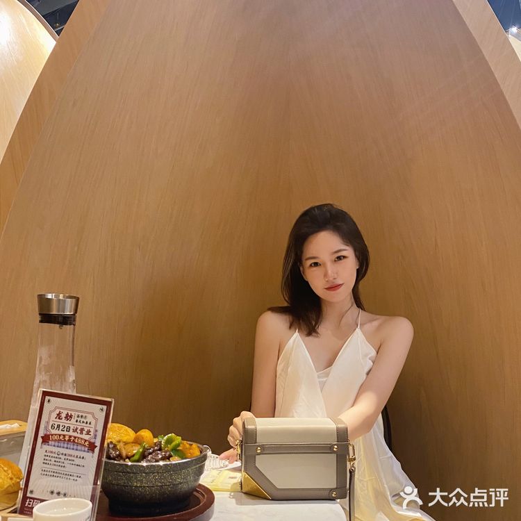 武汉探店｜装饰一绝的粤菜馆子OOTD