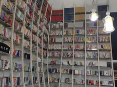 -钟书阁(松江泰晤士小镇店)