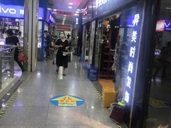 -三叶眼镜城批发市场(上海火车站店)