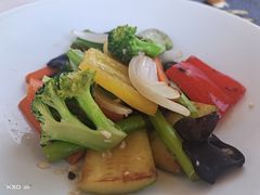 -MONICH牛排融合餐厅(和义大道购物中心店)