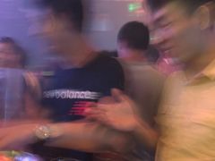 -TT CLUB 酒吧