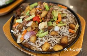 Black Pepper Beef Rice on Iron Plate