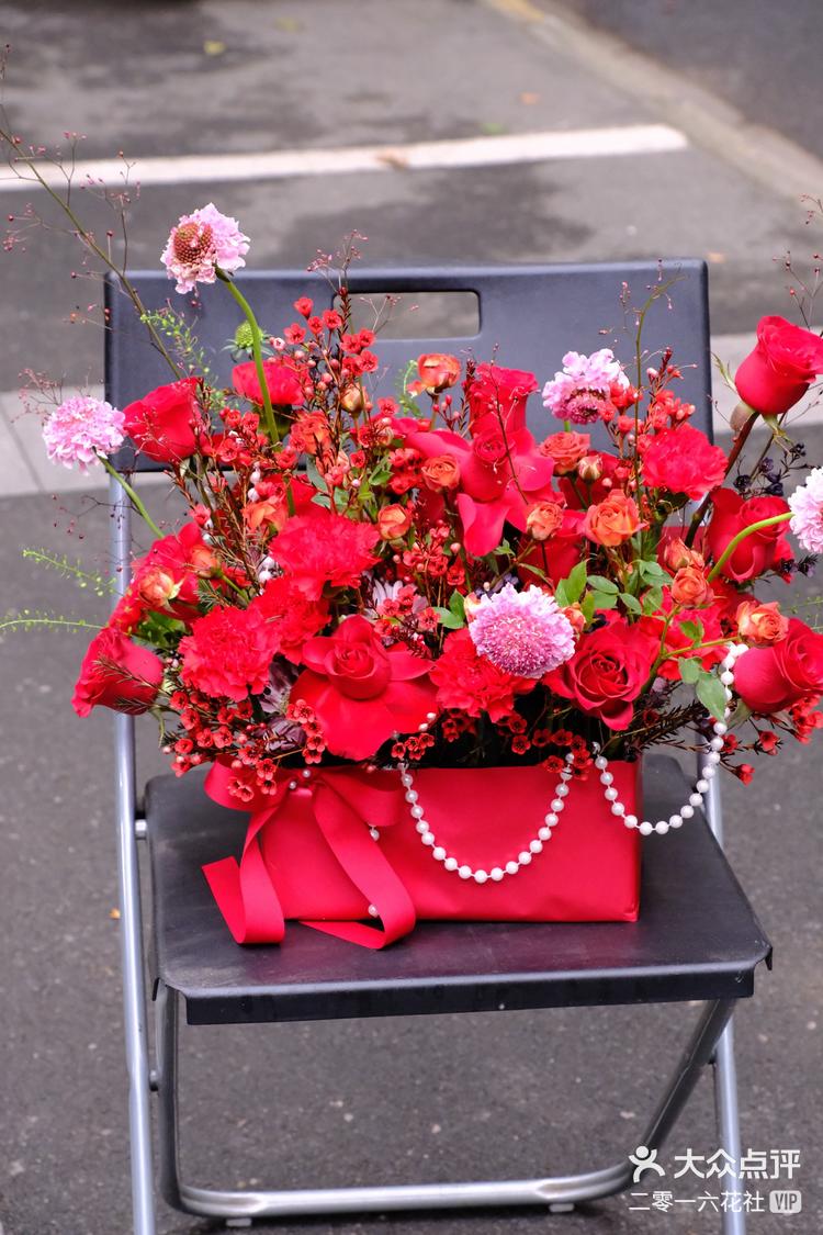 红色系签到台桌花