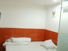 -99旅馆连锁(广兰路地铁站店)