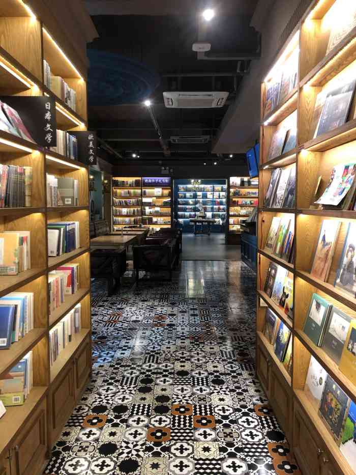 鹿森书店(上下杭店)-"上下杭走走,总要拐进鹿森,文艺范的地儿.