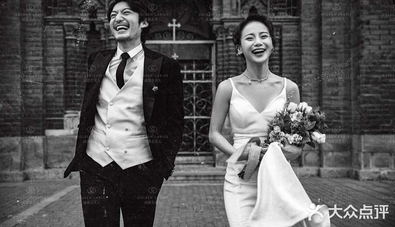 胶片质感集体婚照，幸福需要他人的见证
