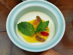 带奶皮的酸奶芒果-雀舞云南菜(天津天河城购物中心店)