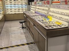 -爱视眸Eyeblling眼镜·依视路·蔡司镜片折扣店(百联南方商城购物中心)