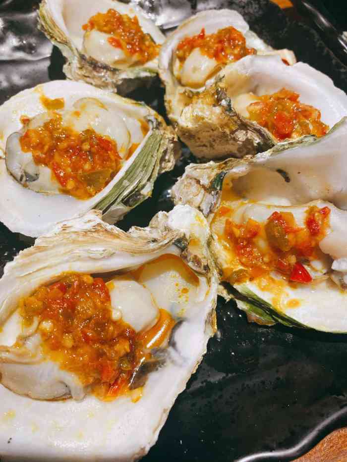 烧蚝帮(金沙湾店)-"朋友回湛江,带她过来尝尝湛江烧蚝帮的肥美.