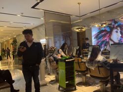 -罗亚帝造型·烫发染发