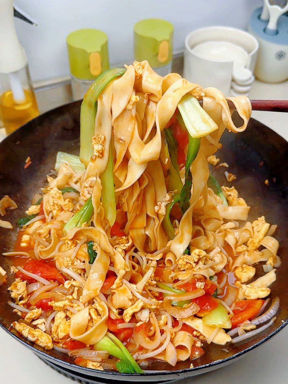 碳水脑袋一定不要错过的炒刀削面 香迷糊啦