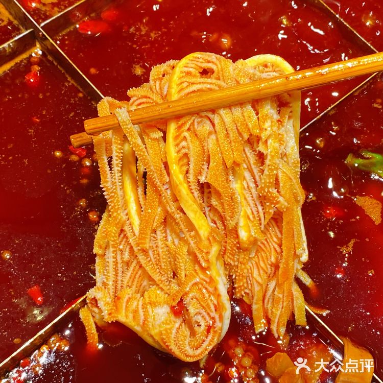 发现一家新开的社区火锅店，位于光环购物中心的附近