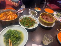 -川流不息·地道川菜·小龙虾(松东路店)