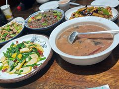 -宣威年猪饭·二十年云南家常菜·特色小炒肉·春季鲜花野菜上新(尚邻雅苑店)