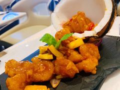 椰果酸甜咕唠虾-闻见中国海南菜(K11店)