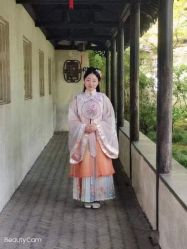 -一揽芳华汉服旗袍体验馆(拙政园店)