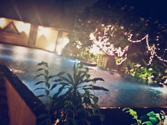 iphone_upload_pic-Ruen Urai