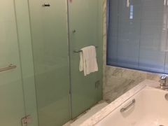 -上海滴水湖皇冠假日酒店