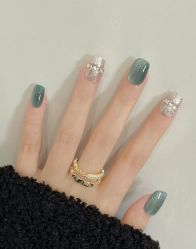 -进巍美甲美睫店