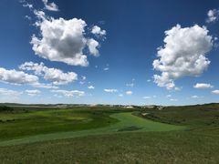 景点二道河沿土路一直往上&nbsp;远处可看见迎风湖-塞罕坝国家级自然保护区