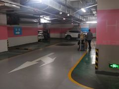 -爱琴海购物公园-地下停车场