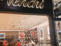 门面-VENCHI 闻绮(上海佛罗伦萨小镇店)