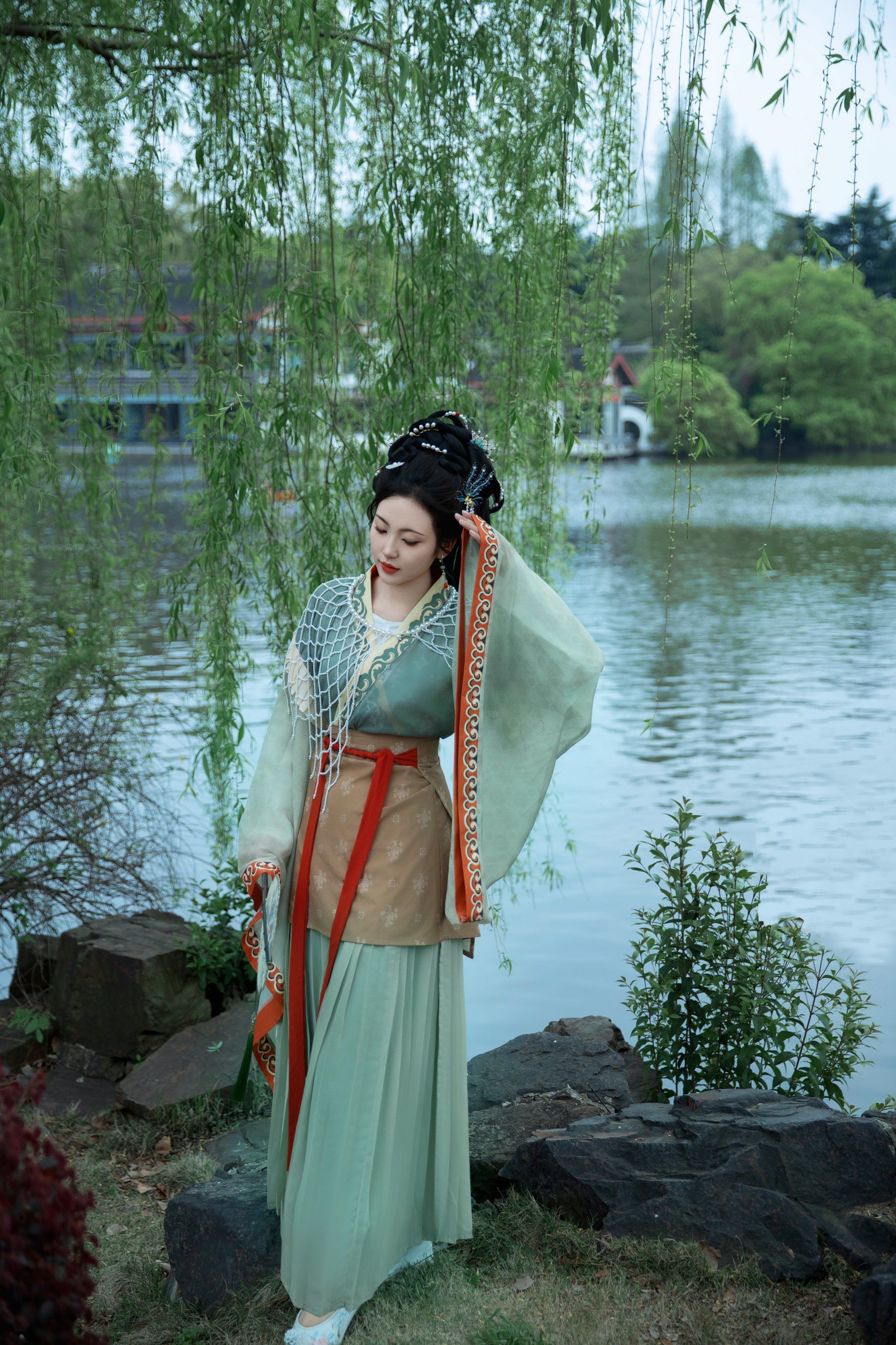 汉服美女雨后初霁