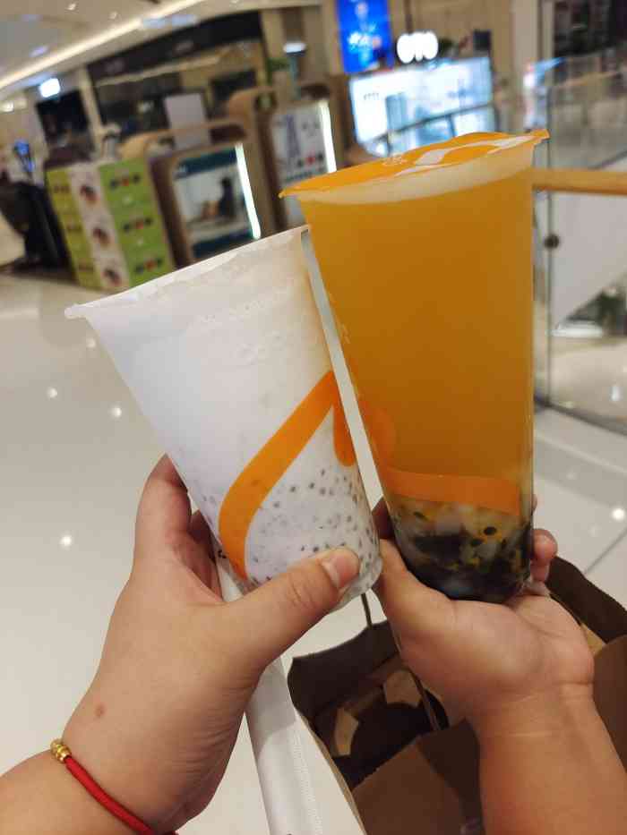 coco都可(万象城店)-"常客了,每天必须要来的,我们坐在奶茶店聊.