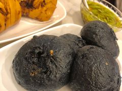 黑猪肉黑金包-李与白包子铺(桐梓林店)
