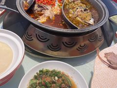 -阿瓦山寨·湘菜现炒·剁椒鱼头王(咸阳总店)