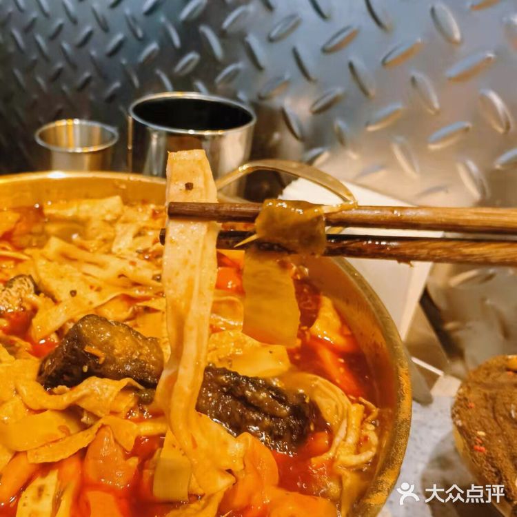 喵十三串串冬季出新品了！肥肠兔火锅让你冬季暖洋洋！