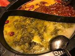酸菜蹄花鸳鸯锅-老十七火锅(虹梅路店)