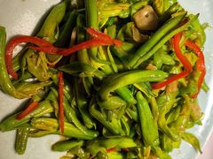 黄花菜炒肉-日丰园海肠水饺·老字号大连海鲜(和平广场店)