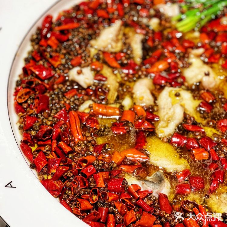 上海首家“瑰瘾食水煮鱼”热辣来袭