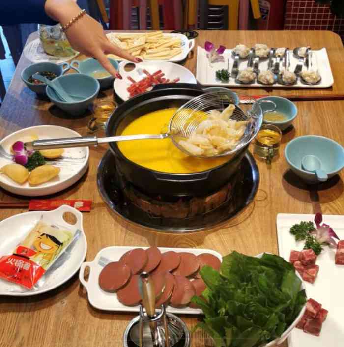 旺角港式打边炉-"冬天好像就应该吃个火锅暖和暖和,港式打边.