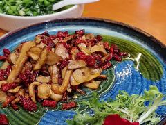 -老滇山寨•云南特色菜•地方菜•民族风情歌舞表演(金碧店)