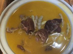 -帅巴人舅母子腊蹄民俗村