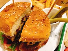 特色汉堡-HELLO 27 意面·沙拉·帕尼尼