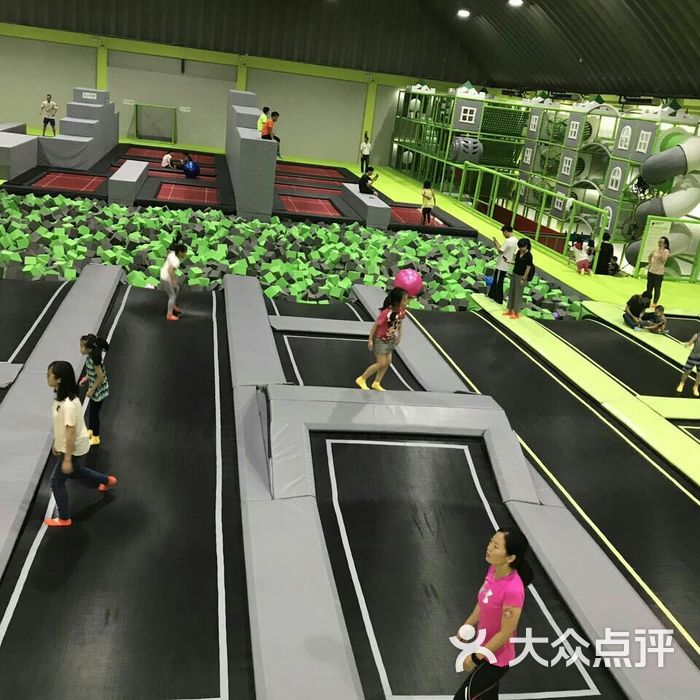 空气工厂蹦床馆