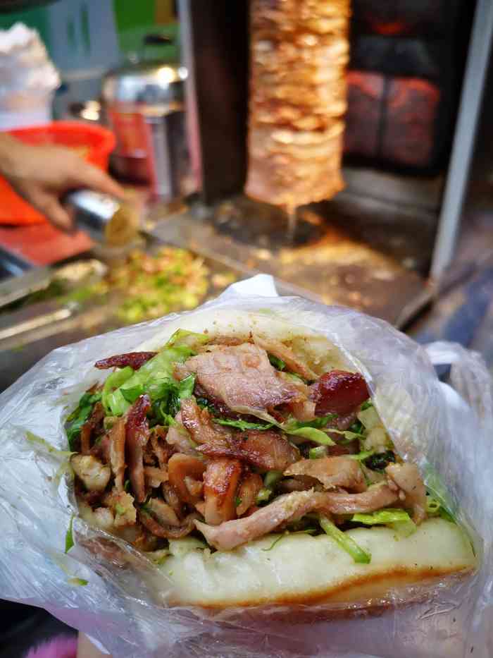 土耳其烤肉肉夹馍-"这是一家肉夹馍店,这家主打的是土耳其肉夹.