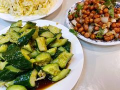 拍黄瓜-玫瑰红烤羊排(北新桥三条店)