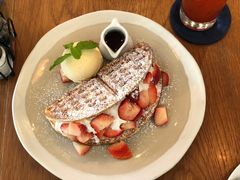 草莓松饼-ROAST coffee & eatery