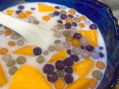 椰汁桃胶加芒果加芋圆-黄师奶甜品店