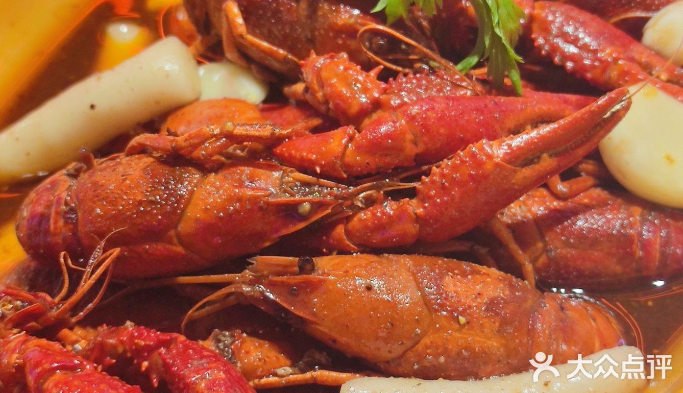 今日份的龙虾海鲜烧烤好吃到停不下来🤩